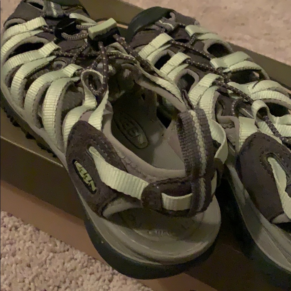 Keen Sandals GUC 7.5